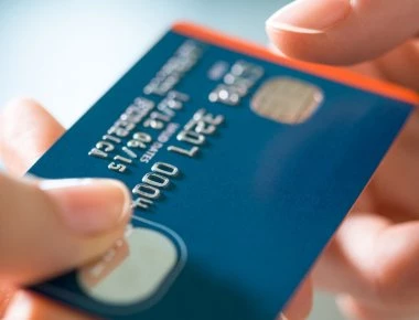 Πλαστικό χρήμα: Ποιο είναι το όριο στις ανέπαφες συναλλαγές- Τι ισχύει σε όλο τον κόστο